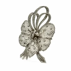 Broche or blanc fleur dentelée