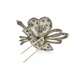 Broche or blanc fleur dentelée