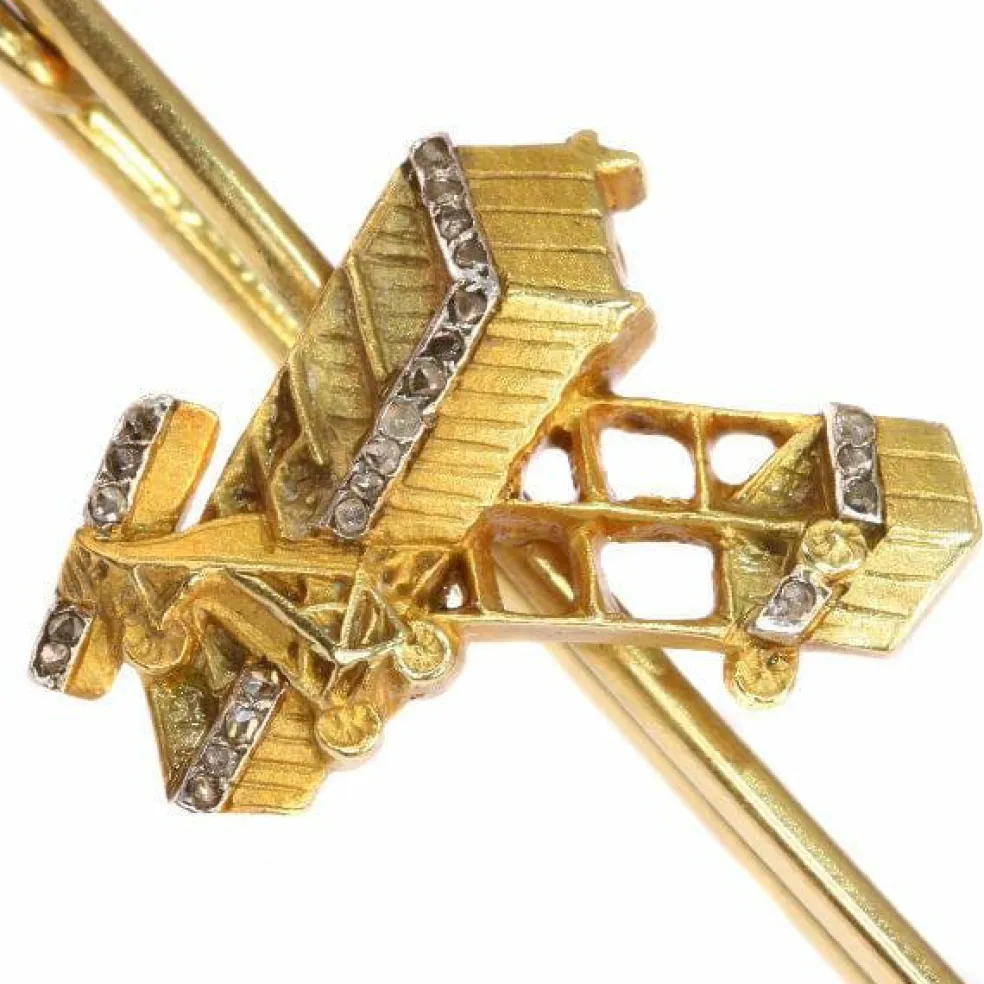 Broche or diamant