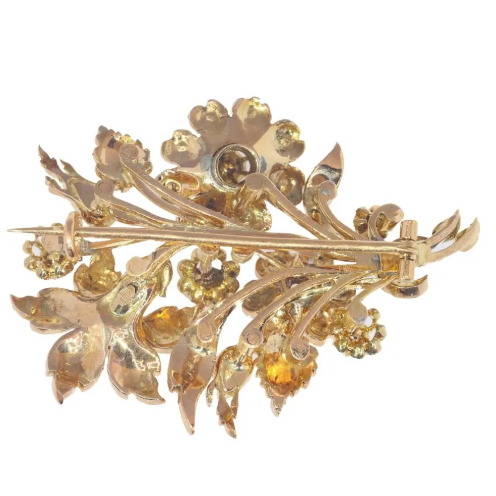 Broche or diamant