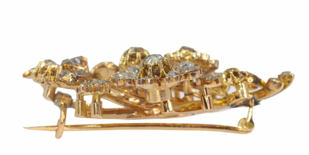 Broche or diamant