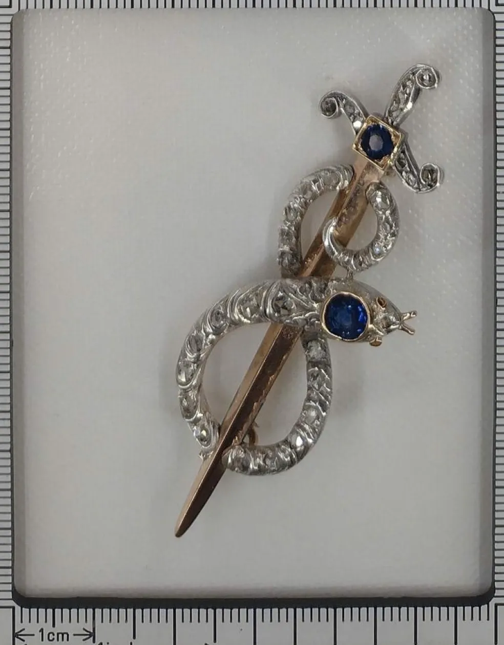 Broche or diamant et saphir
