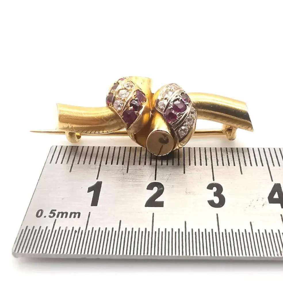 Broche or diamants et rubis