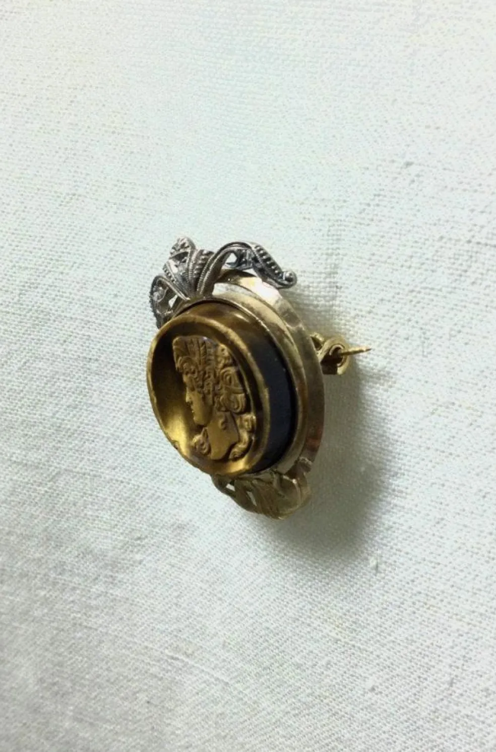 Broche Or et Oeil De Tigre
