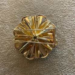 Broche or jaune citrine