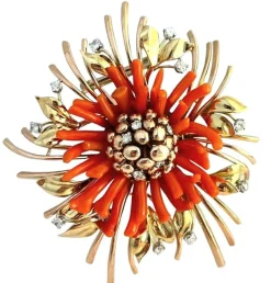 Broche or jaune Corail de Sardaigne, années 50.