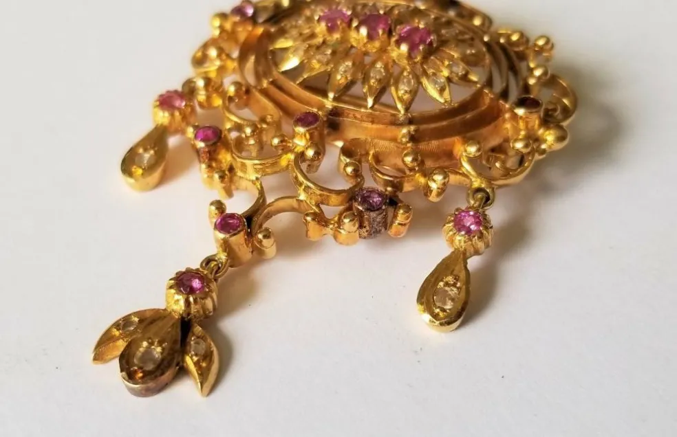 Broche or jaune Rubis et diamants