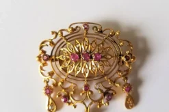 Broche or jaune Rubis et diamants