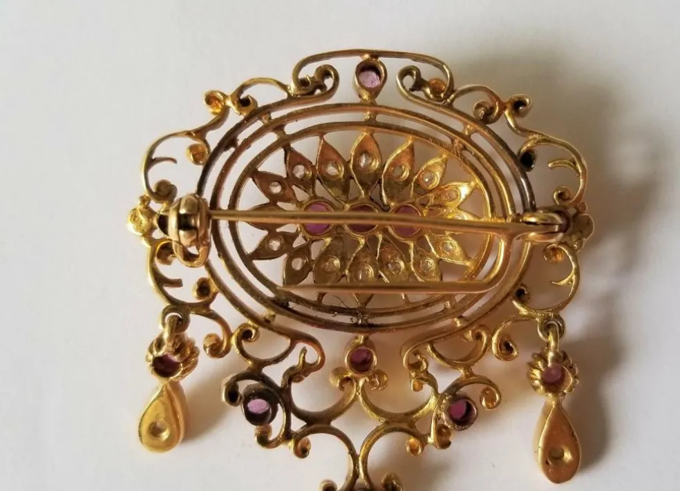 Broche or jaune Rubis et diamants