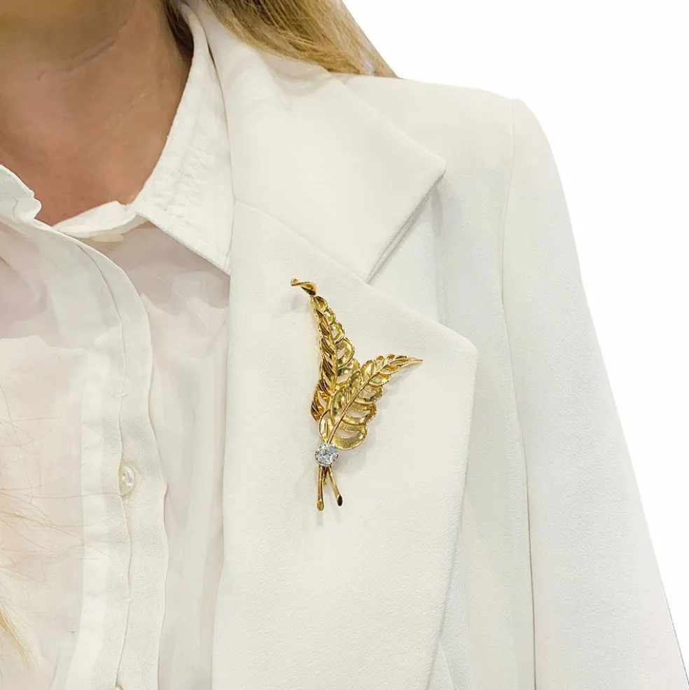 Broche, or rose, platine, diamant.
