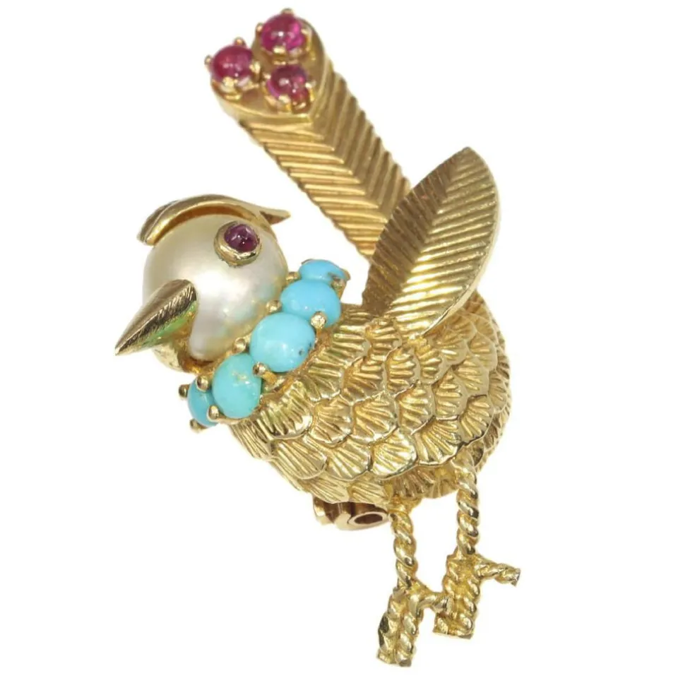 Broche ornée de bijoux
