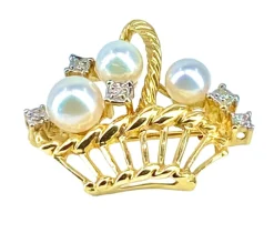 Broche panier en or jaune, 3 perles et 5 diamants