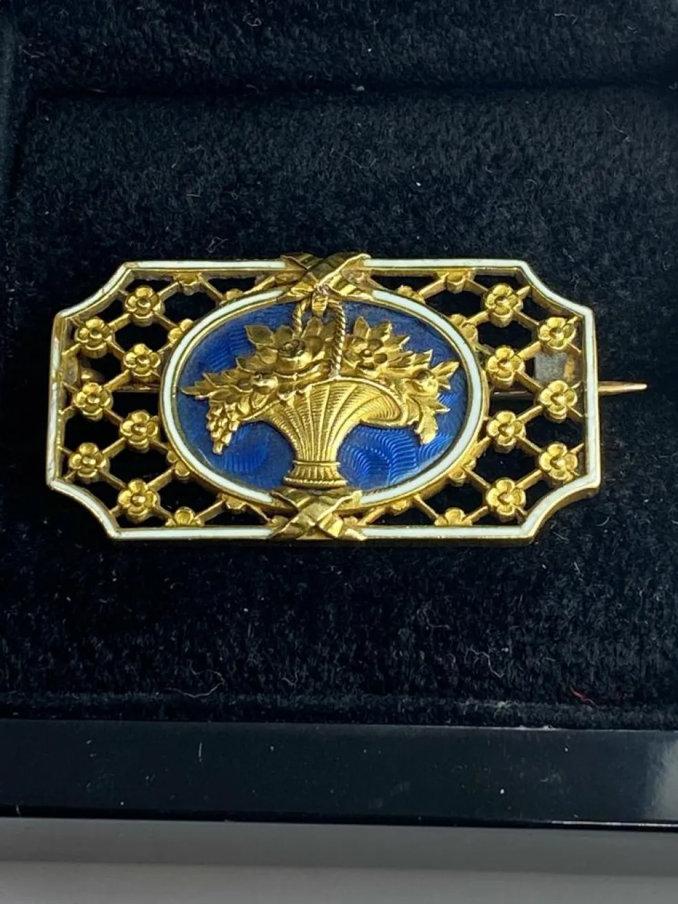 Broche panier fleuri émail bleu et blanc