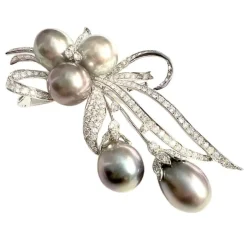 Broche pendentif en or blanc avec diamants et perles de culture