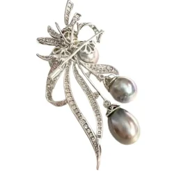 Broche pendentif en or blanc avec diamants et perles de culture