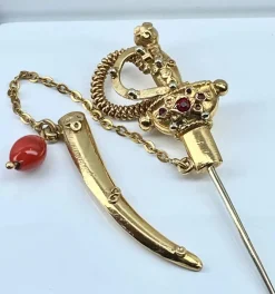 Broche épingle de cravate «  épée » en or 18 carats