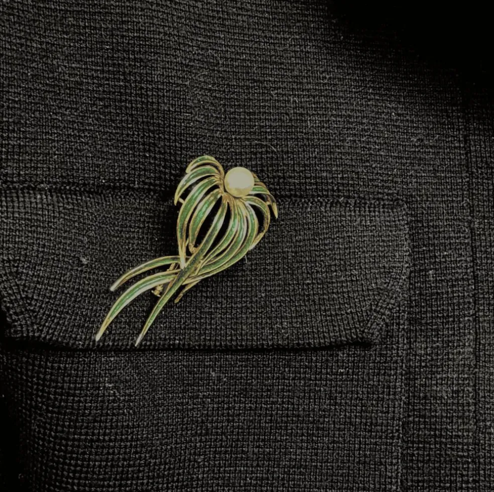 Broche « posidonie » or émaillé vert