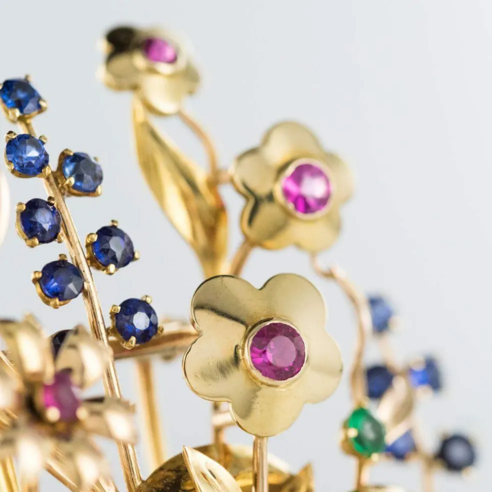 Broche rétro bouquet or et pierres précieuses