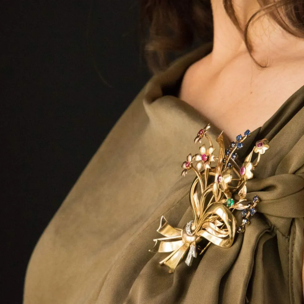 Broche rétro bouquet or et pierres précieuses