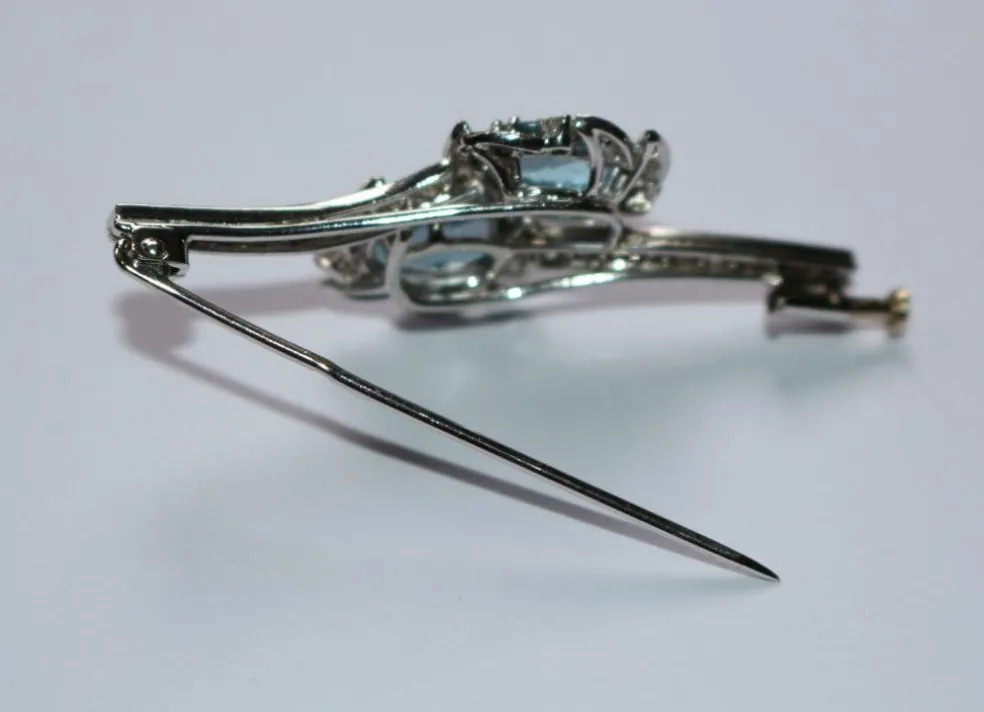 Broche rétro or gris, aigues-marines, diamants