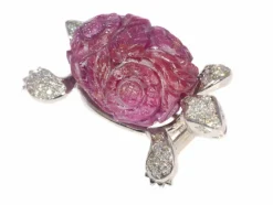 Broche tortue, diamants, rubis