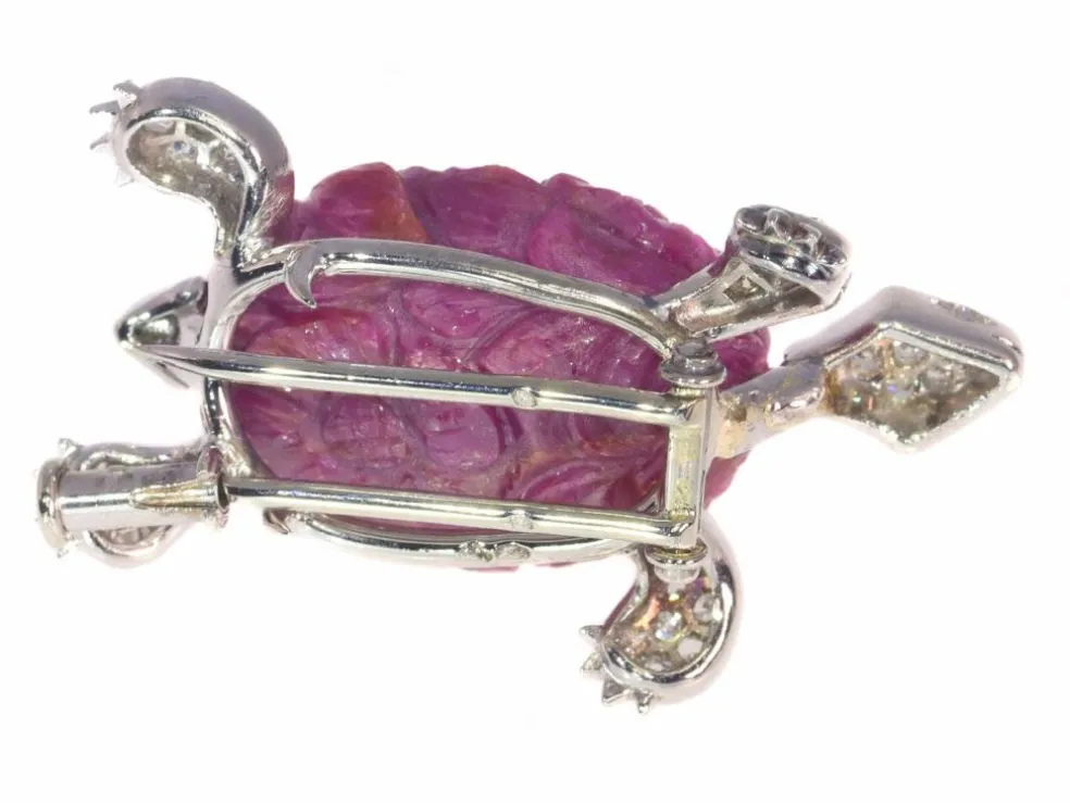 Broche tortue, diamants, rubis