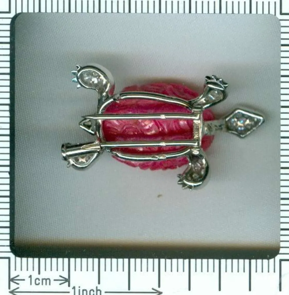 Broche tortue, diamants, rubis