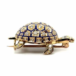 Broche tortue en or, émaillée et sertie de diamants