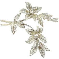 Broche trembleuse sertie de diamants
