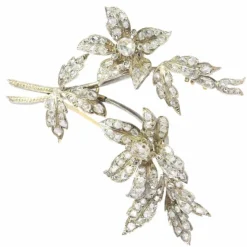 Broche trembleuse sertie de diamants