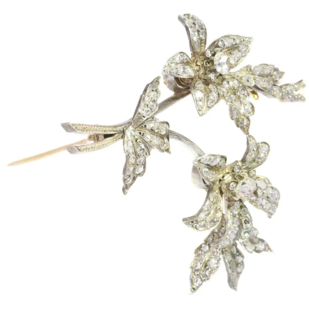 Broche trembleuse sertie de diamants