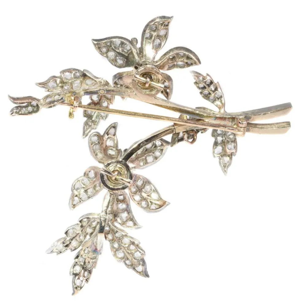 Broche trembleuse sertie de diamants
