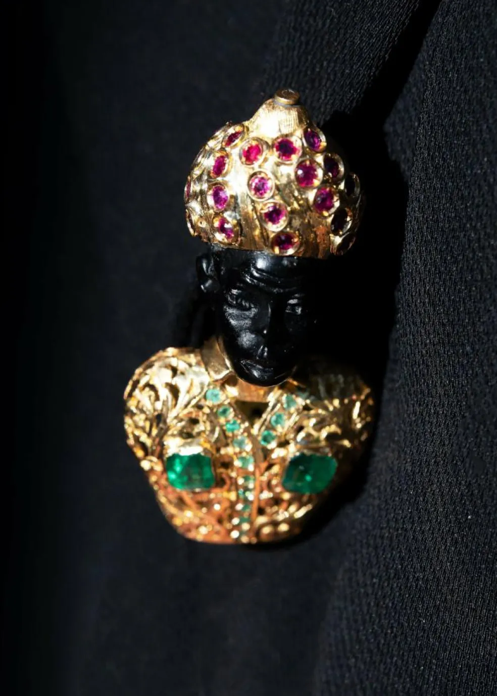 Broche Tête de Maure Or Jaune, Ebène, Emeraude et Rubis
