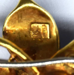 Broche vintage avec émail