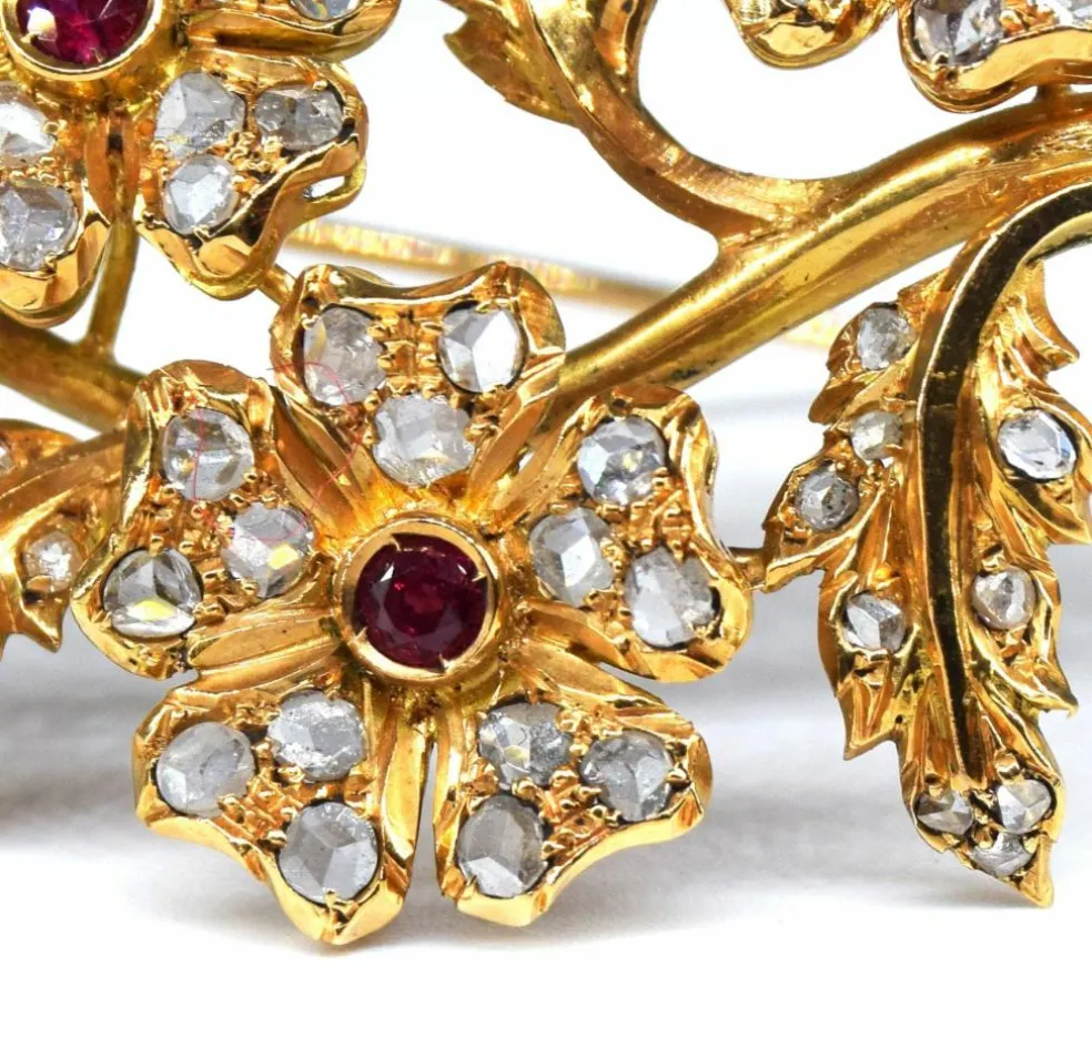 Broche vintage avec rubis brillants et diamants