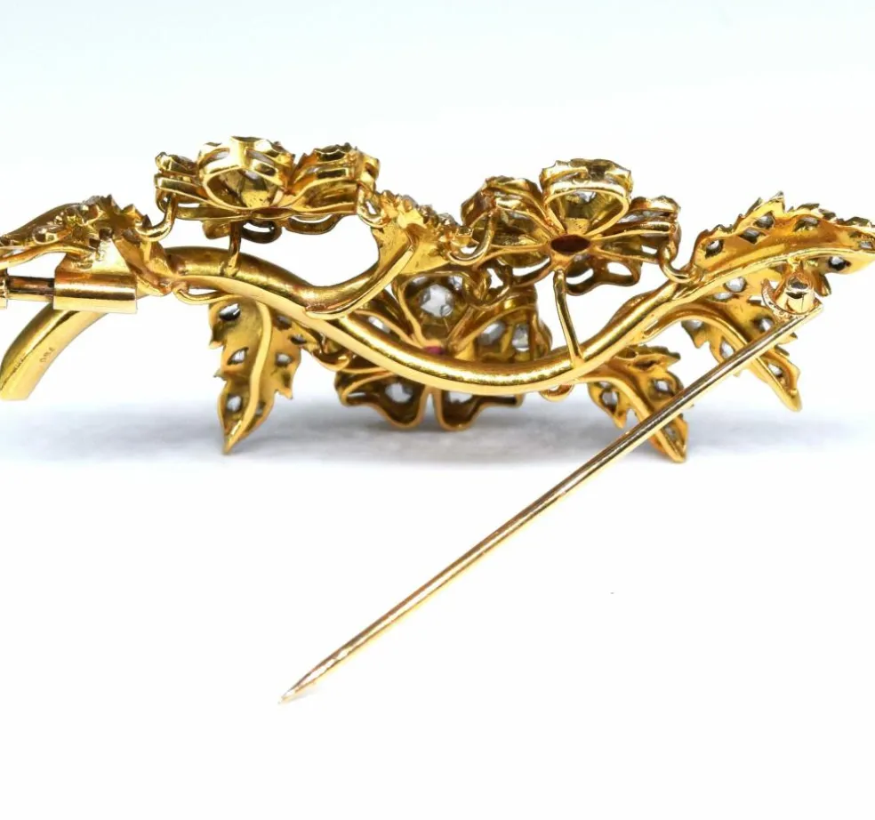 Broche vintage avec rubis brillants et diamants