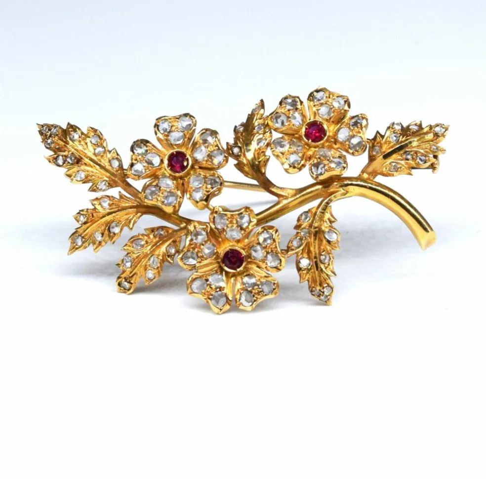 Broche vintage avec rubis brillants et diamants