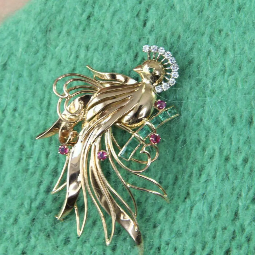 Broche vintage oiseau de paradis diamants émeraudes rubis