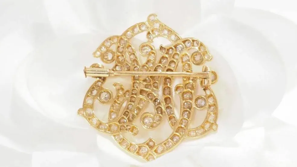 Broche volutes Art Nouveau en or jaune et diamants