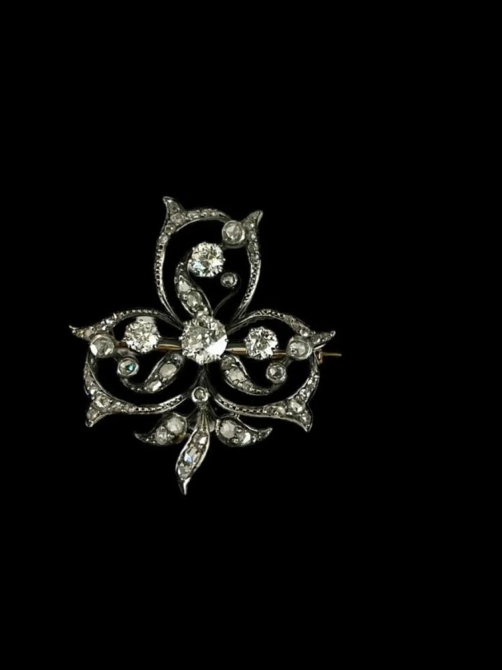 Broche Volutes Diamants XIXème Siècle