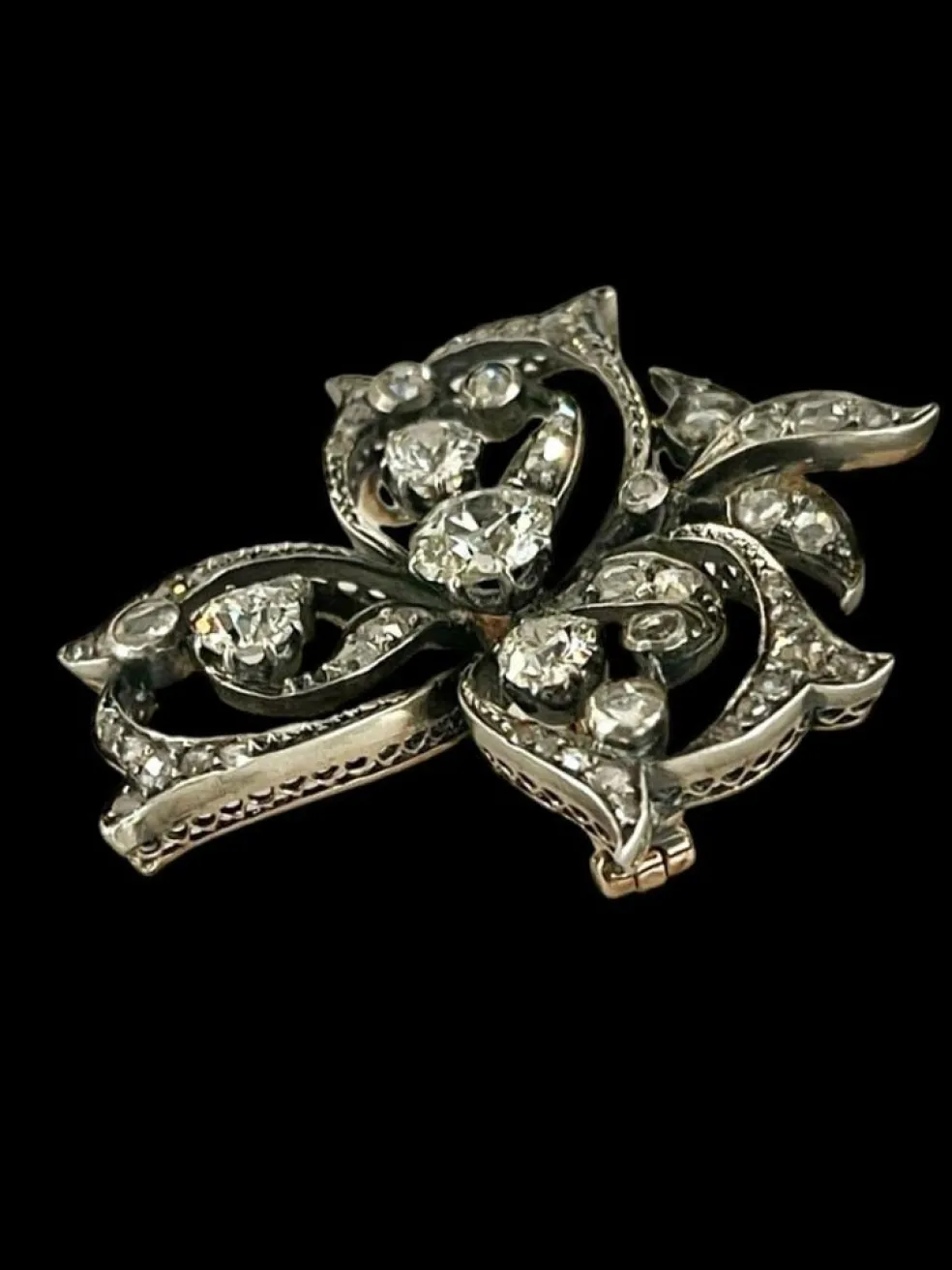 Broche Volutes Diamants XIXème Siècle