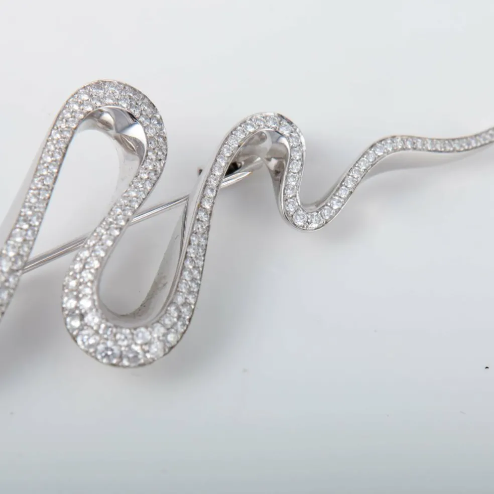 Broche Wenpe or blanc diamants