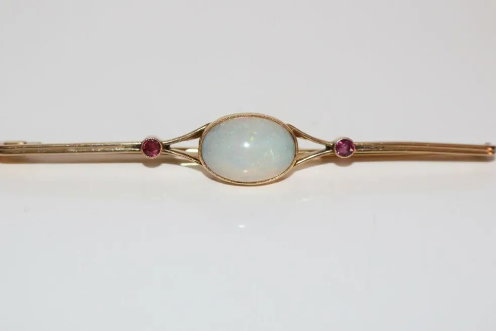 Broche-barrette Art Déco opale et rubis