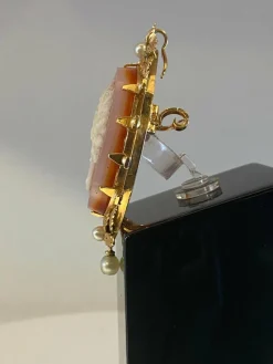 Broche/pendentif camée en agate, perles fines