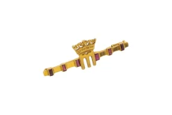Broches en or jaune avec rubis