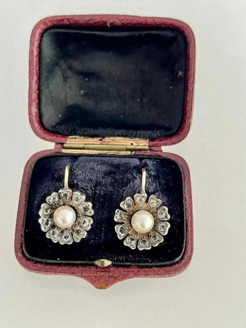 Bucles d'oreilles "églantine" en or, argent, perles et diamants