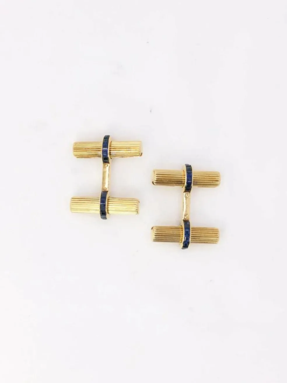 CARTIER - Boutons de manchette or saphirs calibrés