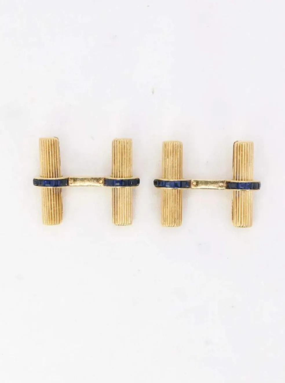 CARTIER - Boutons de manchette or saphirs calibrés