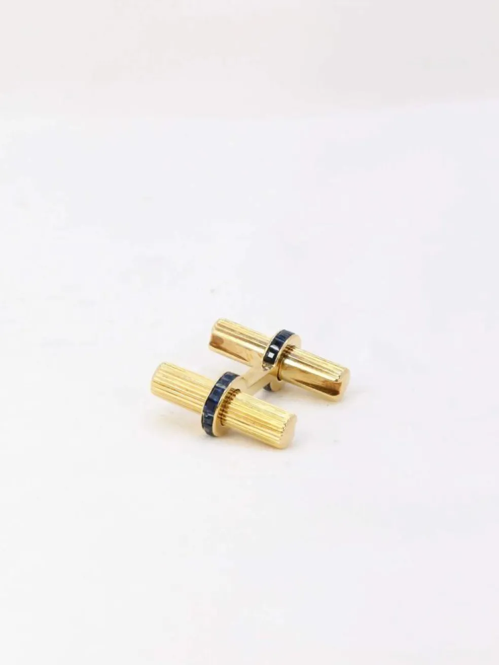 CARTIER - Boutons de manchette or saphirs calibrés