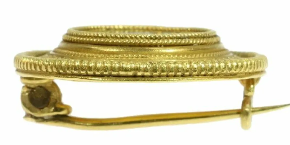 Castellani - broche en or